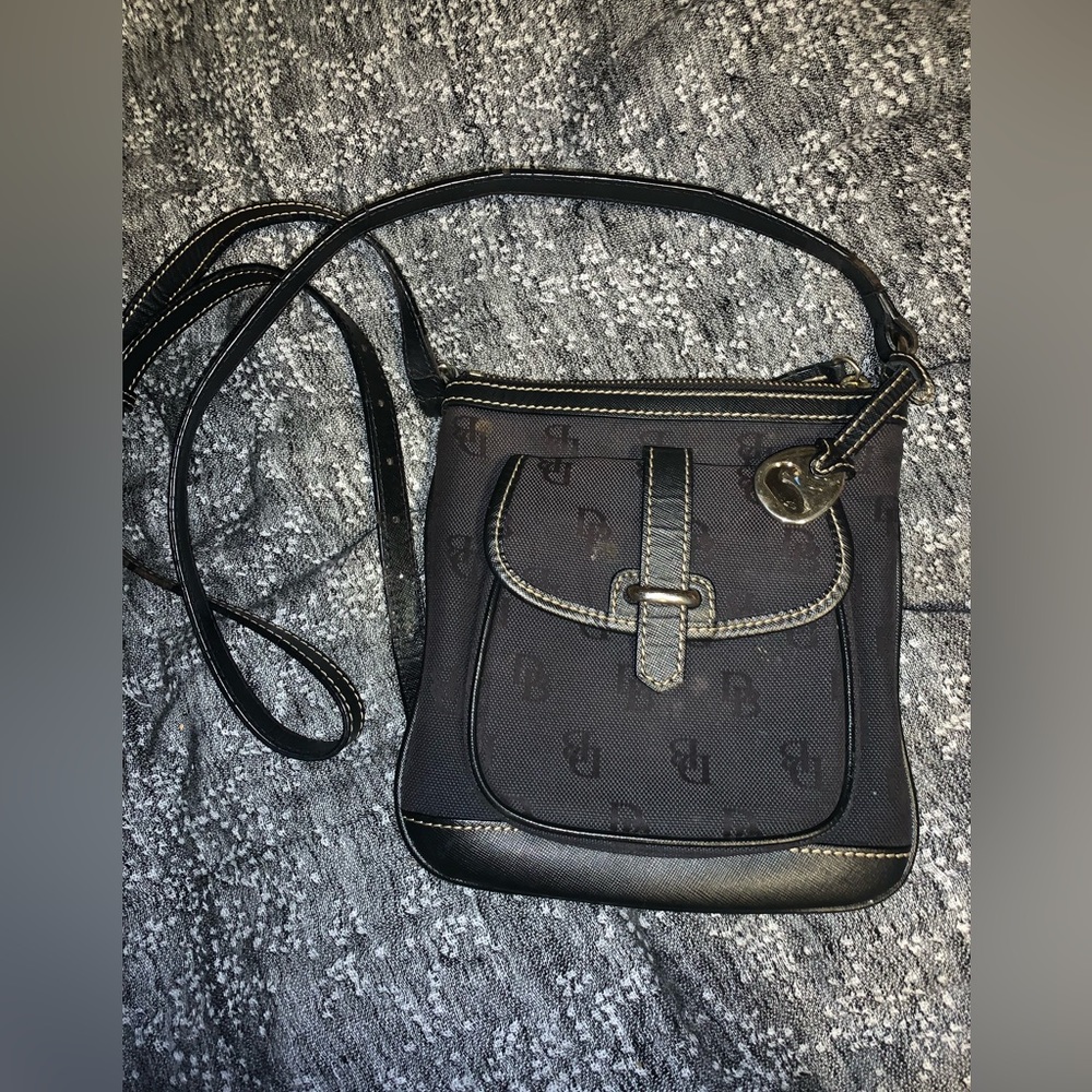 Black vintage Dooney and bourke crossbody